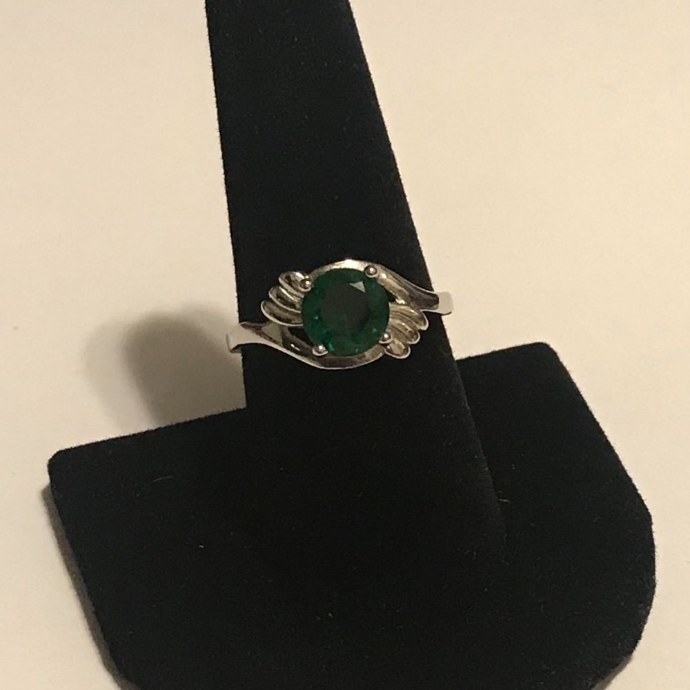 SIMULATED EMERALD RING SILVER TONE BAND